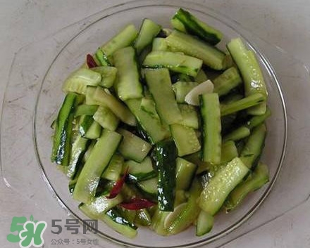 刀拍涼拌黃瓜怎么做？最簡單的涼拌黃瓜