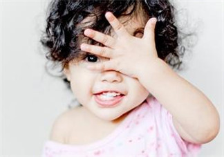 寶寶總是拿手揉眼睛是怎么了？寶寶眼睛癢怎么處理？
