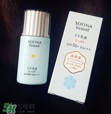 蘇菲娜藍小花和白小花哪個好？sofina蘇菲娜藍小花和白小花對比