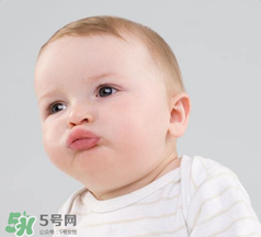 寶寶頭皮上的污垢可以摳掉嗎？寶寶頭上的頭垢該怎么處理？