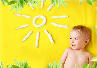 夏日海邊寶寶游泳怎么防曬？海邊親子游泳防曬注意事項