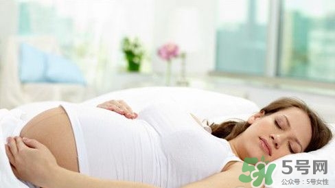孕期什么睡姿對(duì)寶寶好？孕期怎么睡對(duì)胎兒好？