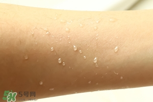 ajuste防曬噴霧哪個(gè)顏色好？ajuste防曬噴霧藍(lán)色綠色白色區(qū)別