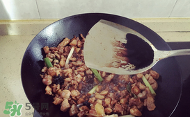 別人家的室友！成都女孩為室友帶了一盆冷吃兔