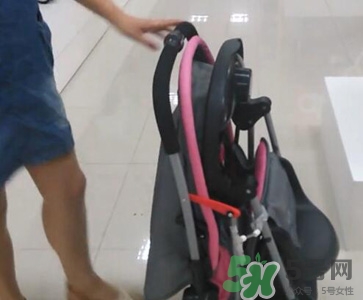 好孩子嬰兒車怎么折疊？好孩子嬰兒車折疊步驟圖