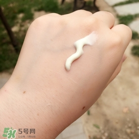 娜麗絲防曬霜和噴霧哪個好？娜麗絲防曬霜和噴霧對比