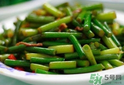 蒜薹跟什么相克？蒜薹不能和什么一起吃