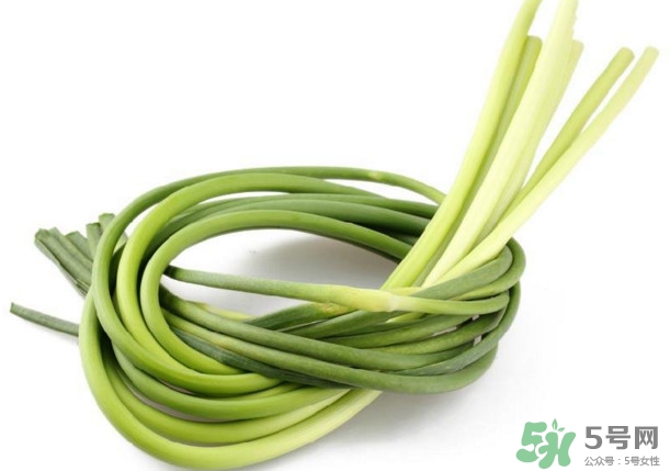 蒜薹是怎么長出來的？蒜薹和蒜苔有什么區(qū)別