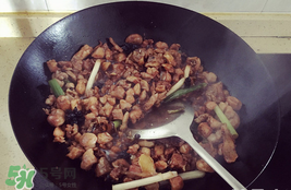 別人家的室友！成都女孩為室友帶了一盆冷吃兔