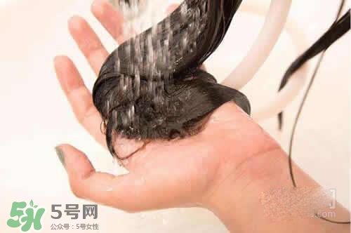 用染發(fā)膏前要不要洗頭？用染發(fā)膏要提前幾天洗頭？