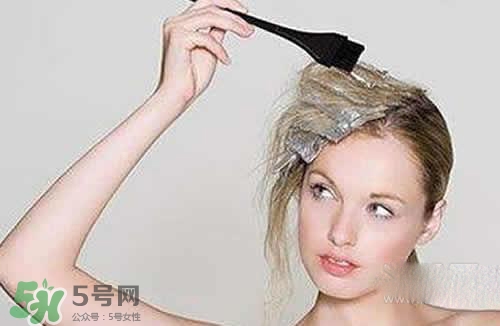 用染發(fā)膏前要不要洗頭？用染發(fā)膏要提前幾天洗頭？