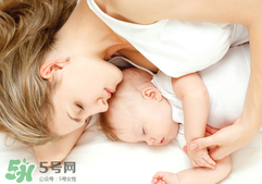 產(chǎn)后皮膚干燥起皮又很癢是怎么回事？生完小孩后皮膚特干怎么辦？