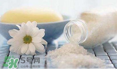 食用鹽可以洗臉嗎？用食用鹽洗臉好嗎？