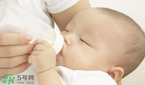 寶寶溢奶怎么辦？寶寶溢奶怎么做？