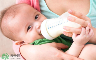 寶寶溢奶怎么辦？寶寶溢奶怎么做？