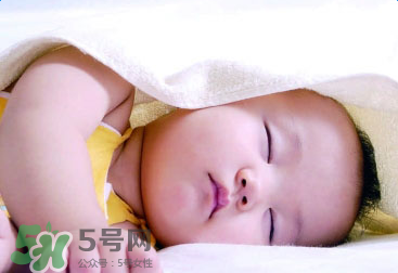 寶寶生長(zhǎng)激素分泌的時(shí)間 寶寶的生長(zhǎng)激素什么時(shí)候分泌？