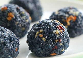 烏米飯?jiān)趺醋龊贸?？烏米飯的做?><p><strong>烏米飯?jiān)趺醋龊贸裕繛趺罪埖淖龇?/strong></p></a></li> 	     </ul>
		</div>
	   <div   id=