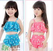 兒童泳衣連體好還是分體好？?jī)和疽履膫€(gè)款式好？