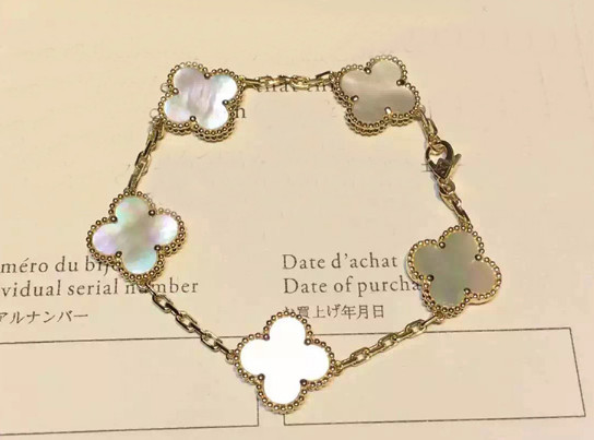 梵克雅寶四葉草項鏈哪個顏色好看？有玫瑰金的嗎