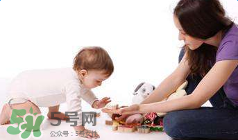 一歲寶寶玩什么游戲好？一歲寶寶適合玩什么游戲？