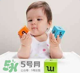 一歲寶寶玩什么游戲好？一歲寶寶適合玩什么游戲？