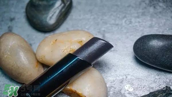 紀(jì)梵希禁忌之吻16和嬌蘭小黑裙007哪個(gè)好?