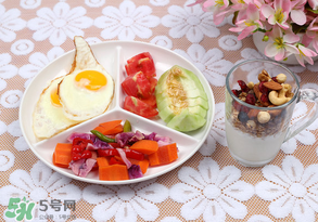 甜瓜能和酸奶一起吃嗎？吃完甜瓜可以喝酸奶嗎？