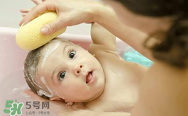 嬰兒洗頭怎么洗？嬰兒洗頭注意事項(xiàng)