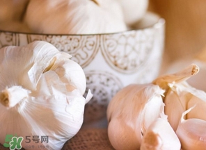 新鮮蒜頭怎么保存？蒜頭怎么保存不發(fā)芽