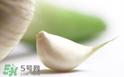 蒜頭發(fā)芽了還能吃嗎？蒜頭發(fā)芽了芽心能吃嗎