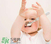 寶寶吃魚肝油什么時間吃最好？嬰兒吃魚肝油吃到什么時候？