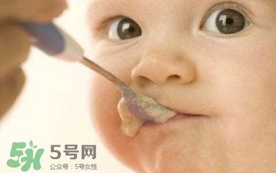 寶寶吃米粉拉綠便便怎么回事？寶寶吃米粉拉綠色要緊嗎？