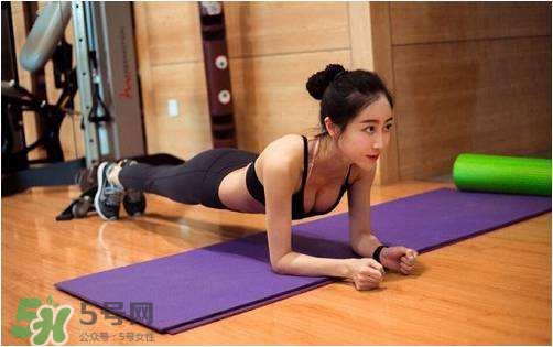 平板支撐多久算合格？平板支撐能減肥嗎？