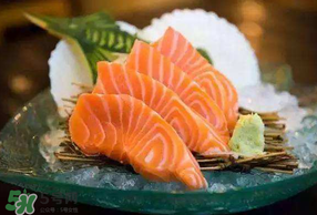 三文魚不能和什么一起吃？三文魚和什么相克？