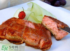 三文魚煮多久？寶寶吃三文魚煮多久熟？