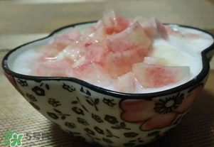 油桃和牛奶能一起吃嗎？喝完牛奶能吃油桃嗎？