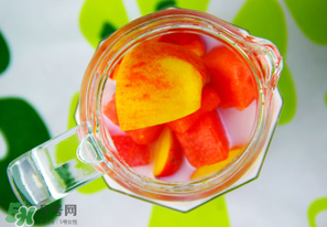 油桃和牛奶能一起吃嗎？喝完牛奶能吃油桃嗎？