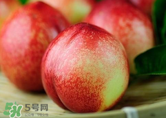 吃油桃需要削皮嗎？吃油桃剝皮吃還是不剝？