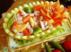甜瓜和海鮮能一起吃嗎？吃海鮮能吃香瓜嗎？