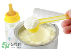 開水沖奶粉會破壞營養(yǎng)嗎？什么水溫沖奶粉好？