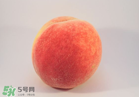 ?桃子發(fā)霉了還可以吃嗎？吃了發(fā)霉的桃子怎么辦？