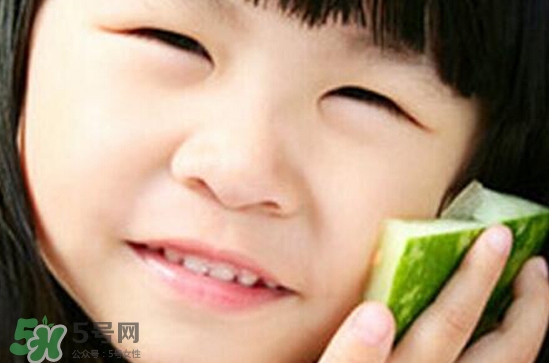 西瓜皮敷臉有什么作用？西瓜皮敷臉有什么好處