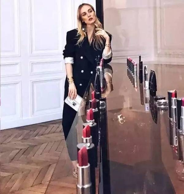 紀(jì)梵希雙色唇膏口紅什么時(shí)候上市？紀(jì)梵希雙色唇膏上市時(shí)間