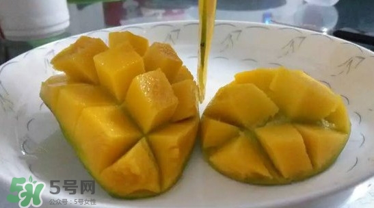 芒果每天吃多少合適？芒果一天吃幾個為宜