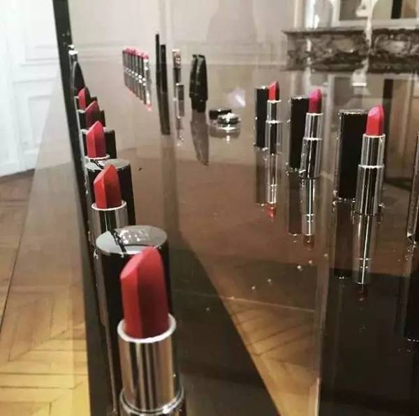 紀(jì)梵希雙色唇膏口紅什么時(shí)候上市？紀(jì)梵希雙色唇膏上市時(shí)間