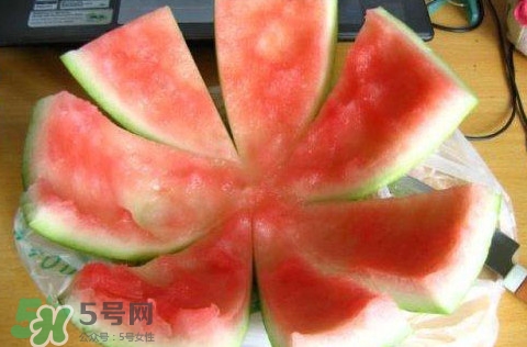 西瓜皮敷臉有什么作用？西瓜皮敷臉有什么好處