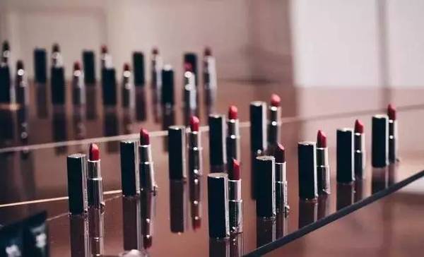 紀(jì)梵希雙色唇膏口紅什么時(shí)候上市？紀(jì)梵希雙色唇膏上市時(shí)間