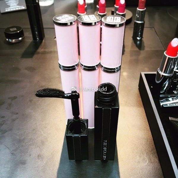 紀(jì)梵希雙色唇膏口紅什么時(shí)候上市？紀(jì)梵希雙色唇膏上市時(shí)間