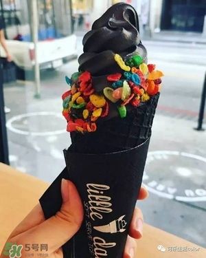 炭黑冰淇淋好吃嗎？炭黑冰淇淋哪里買？