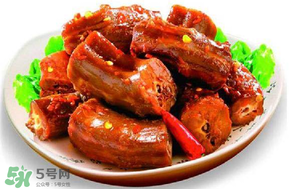 周黑鴨和絕味哪個(gè)好吃？絕味鴨脖和周黑鴨哪個(gè)好吃？